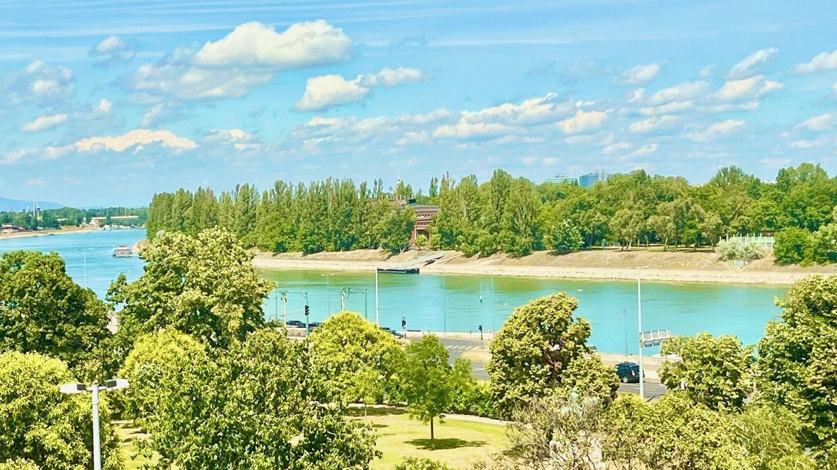 Rozsadomb Apartment | 23 Ppl Danube Riverfront Panorama Luxury 7-Bed, 5-Bathroom Apartment