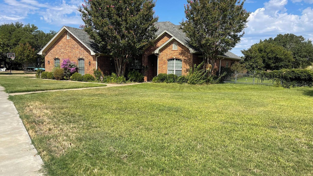 Gatesville House | 2300 sq ft home with pool and hot tub. Overlooking golf course and sunsets.
