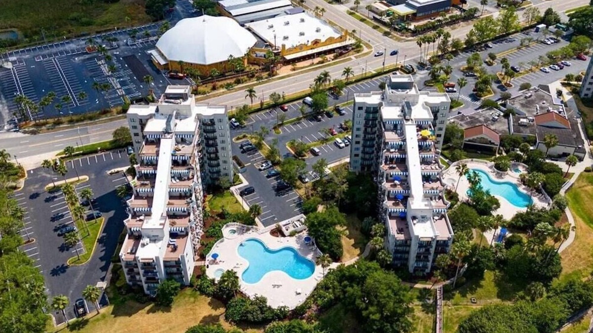 Florida Center Apartment | 2301 Enclave Skyline condo Near Universal