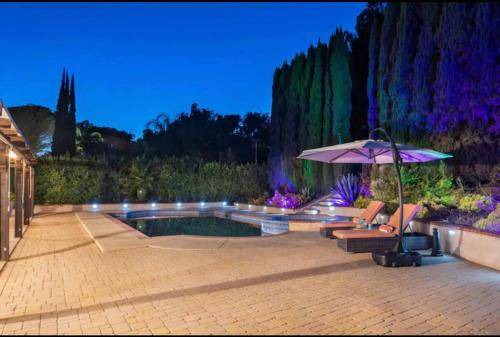Granada Hills North House | 232 m² House ∙ 4 bedrooms ∙ 12 guests