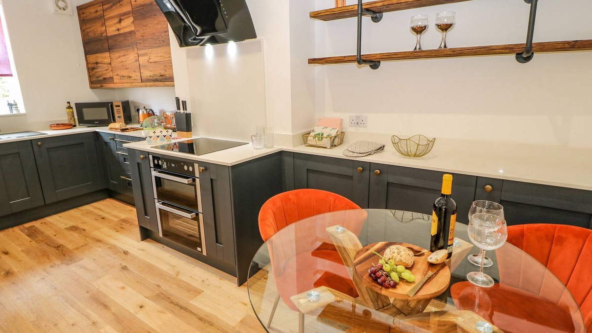 Edwinstowe Cottage | 23A HIGH STREET, with a garden in Edwinstowe