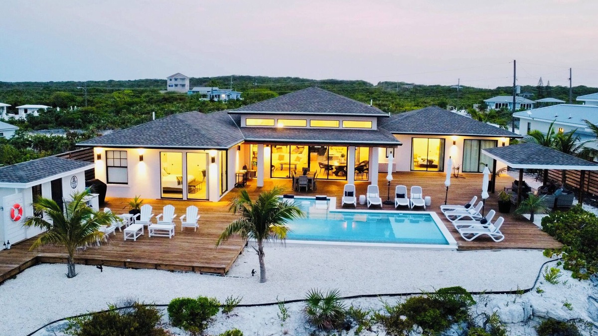 William's Town Villa | 23Exuma * LUXURY, TOP BEACH* Calm Waters* 5 Bedrooms, Each w/Private Bath* Pool