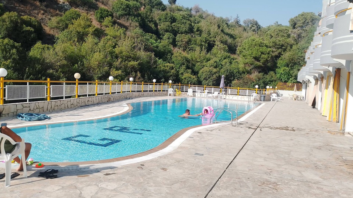 Duhur ash Shuwayr Apartment | 24/7 Elec - Pool - AC - WiFi - 2 Bedrooms Charming Duplex