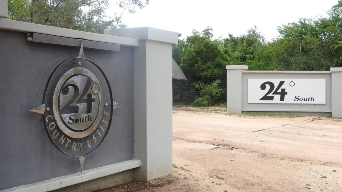 Hoedspruit House | 24 Degrees Self-Catering