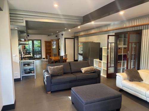 Everton Hills Apartment | 24 Elizabeth
