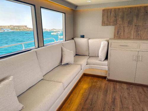 Al Mamsha El Seyahi Boat Rental | 24 m² Houseboat ∙ 2 bedrooms ∙ 31 guests
