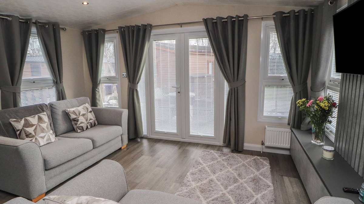 Yealand Conyers Cottage | 24 SHERWOOD, pet friendly, with pool in Carnforth