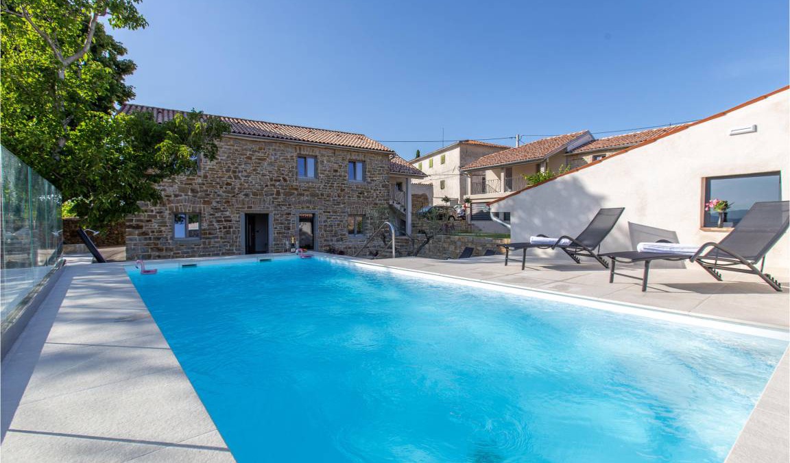 Koper House | 240 m² House ∙ 7 bedrooms ∙ 14 guests