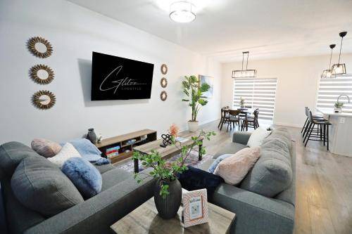 Southwest Edmonton House | 242 m² House ∙ 4 bedrooms ∙ 12 guests