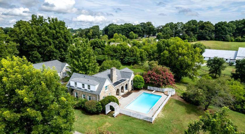 Maryville House | 242 m² House ∙ 5 bedrooms ∙ 10 guests