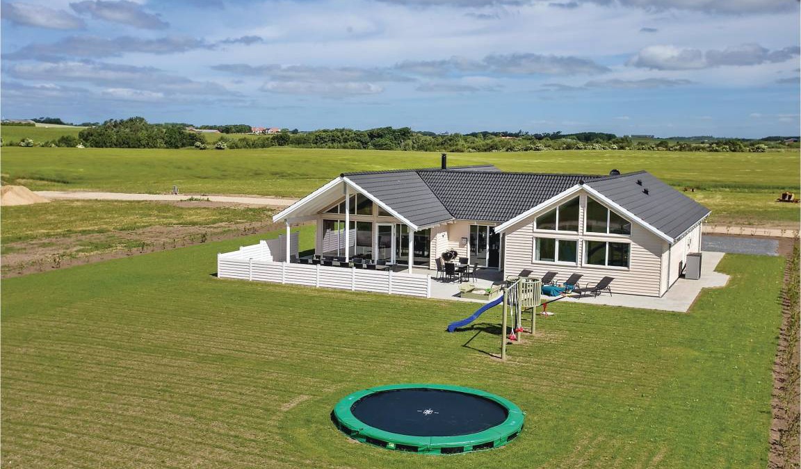 Spøttrup House | 242 m² House ∙ 7 bedrooms ∙ 18 guests