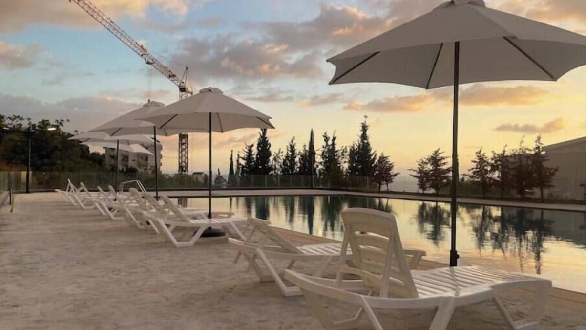 Tabarja Apartment | 24H Electricity, By the pool APP