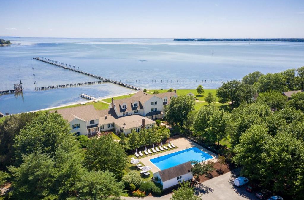Royal Oak House | 25 Bedrooms - Retreat Center Waterfront Renovated