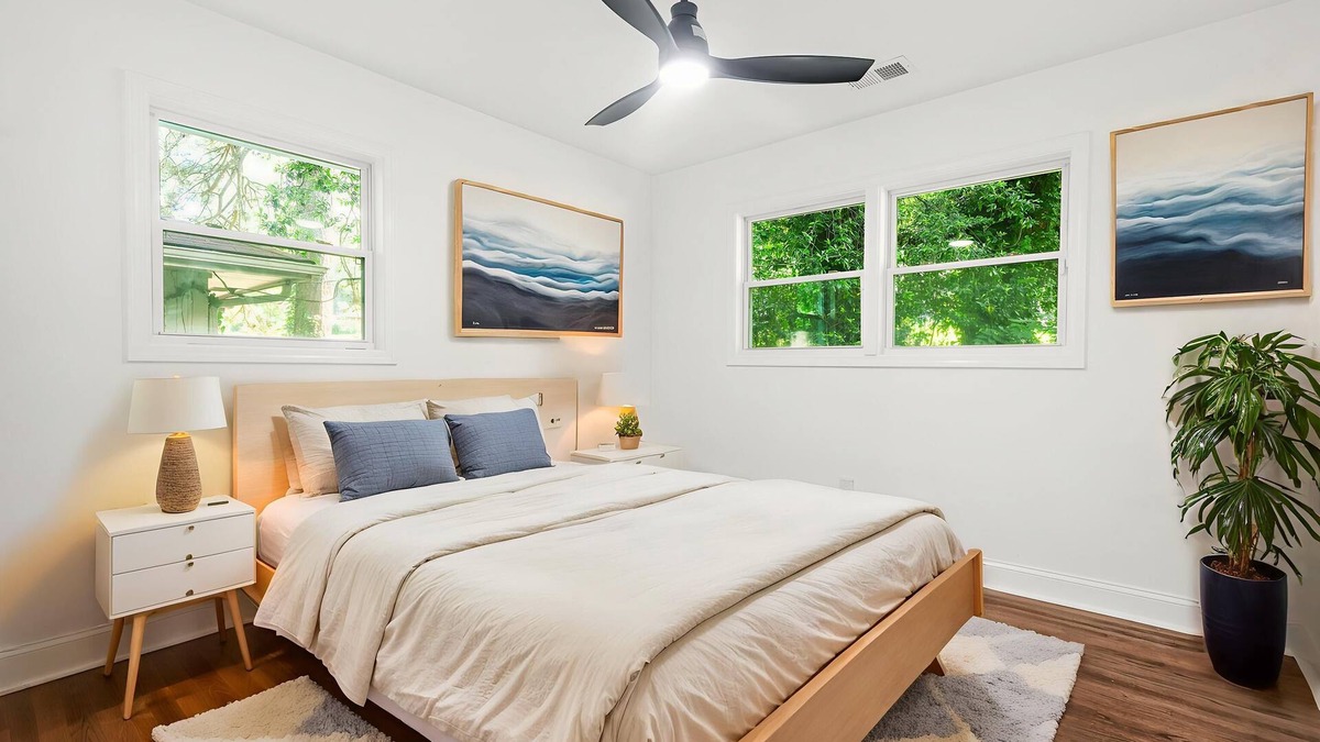 Church Street House | 25+ Couples & Families 2 BD 1BA Near Mercedes Benz Stadium, Hartsfield-Jackson