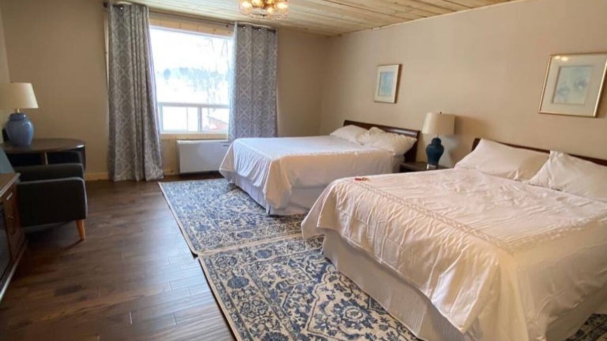 Alban Resort | 25 French River Rooms