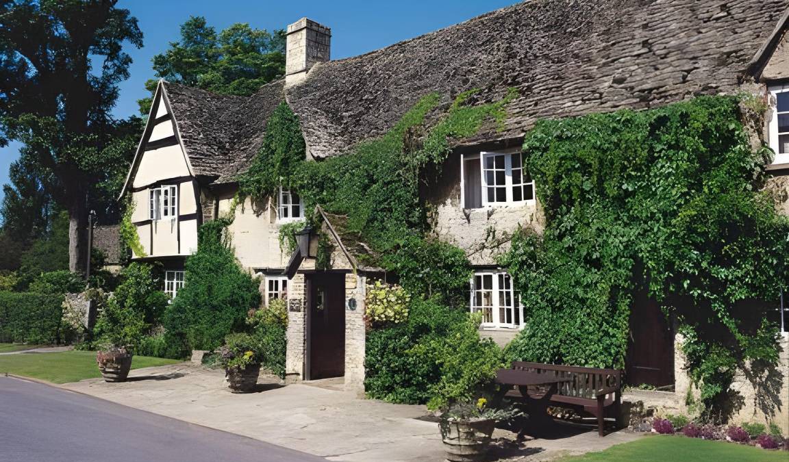 Minster Lovell Hotel | 25 m² Hotel ∙ 3 bedrooms ∙ 127 guests