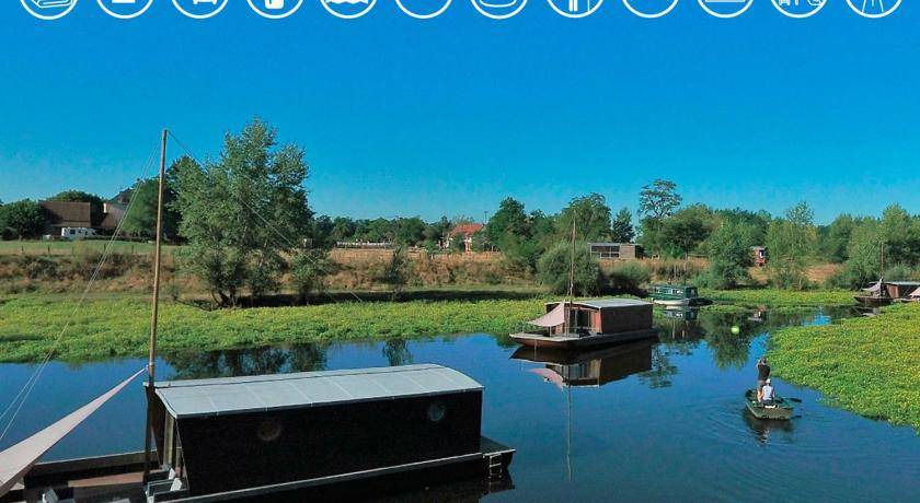 Chassenard Boat Rental | 25 m² Houseboat ∙ 6 guests