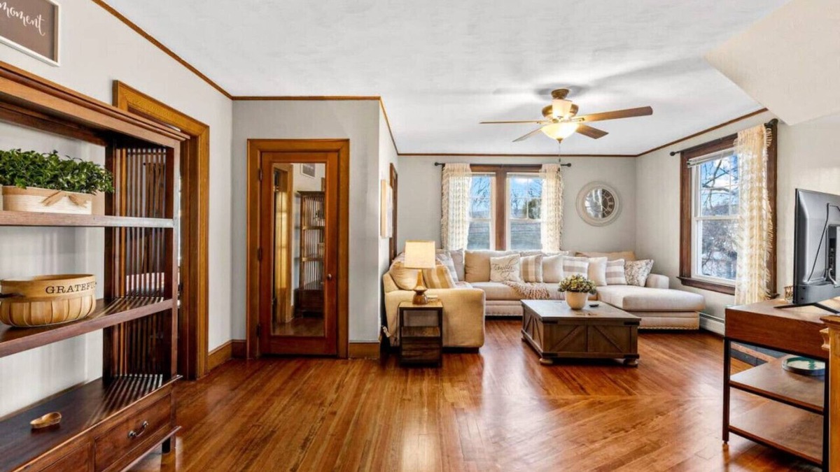 Southington Apartment | #25 *Massive* 5 BR in Downtown Southington*