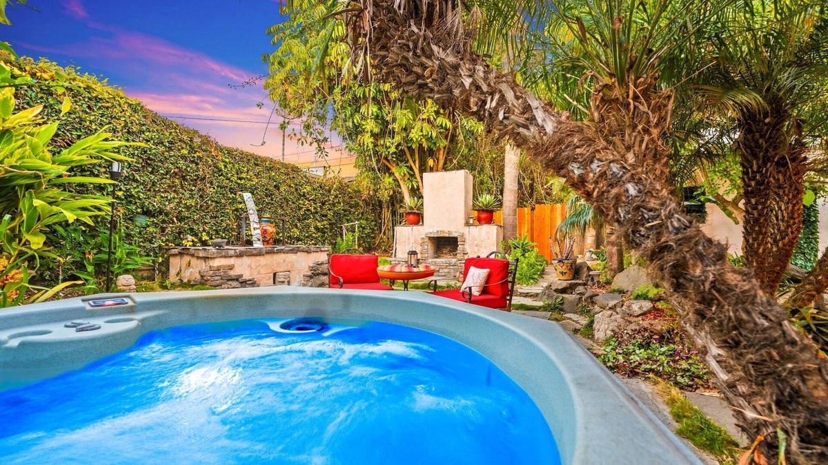 Ventura House | 25% Off 30+ Stay! Prime Location, Private Hot Tub
