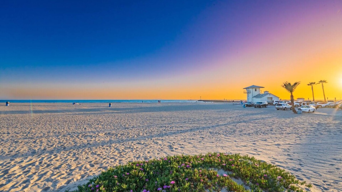 Silver Strand House | 25% Off 30+ Stay! Steps To Sand, Prime Location