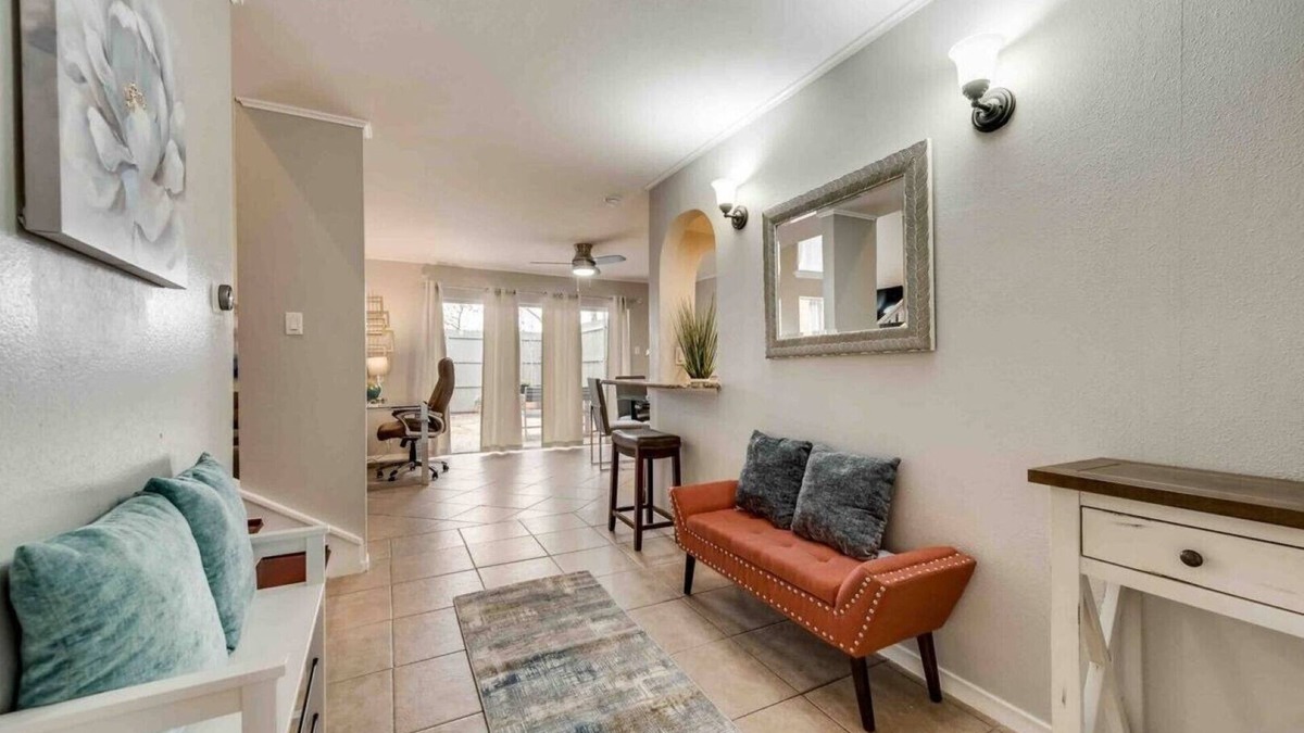 Grand Prairie Condo | 25% OFF 3BD Condo, Pool, Six Flag - Grand Prairie - GP64A