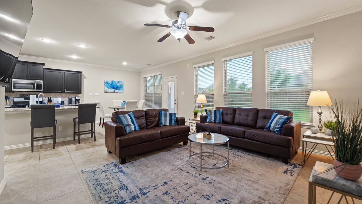 Tomball House | 25% OFF - Chic - 4BD/2BA - Tomball - HOU003