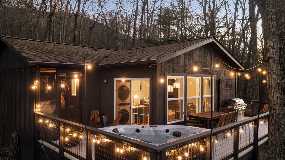 New Market Cabin | 25% Off ~ Hygge mountain retreat w/stunning views