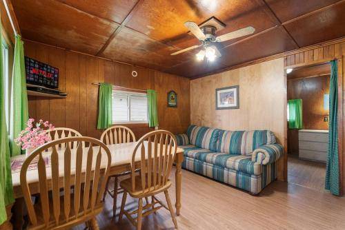 Otonabee-South Monaghan House | 250 m² House ∙ 2 bedrooms ∙ 5 guests