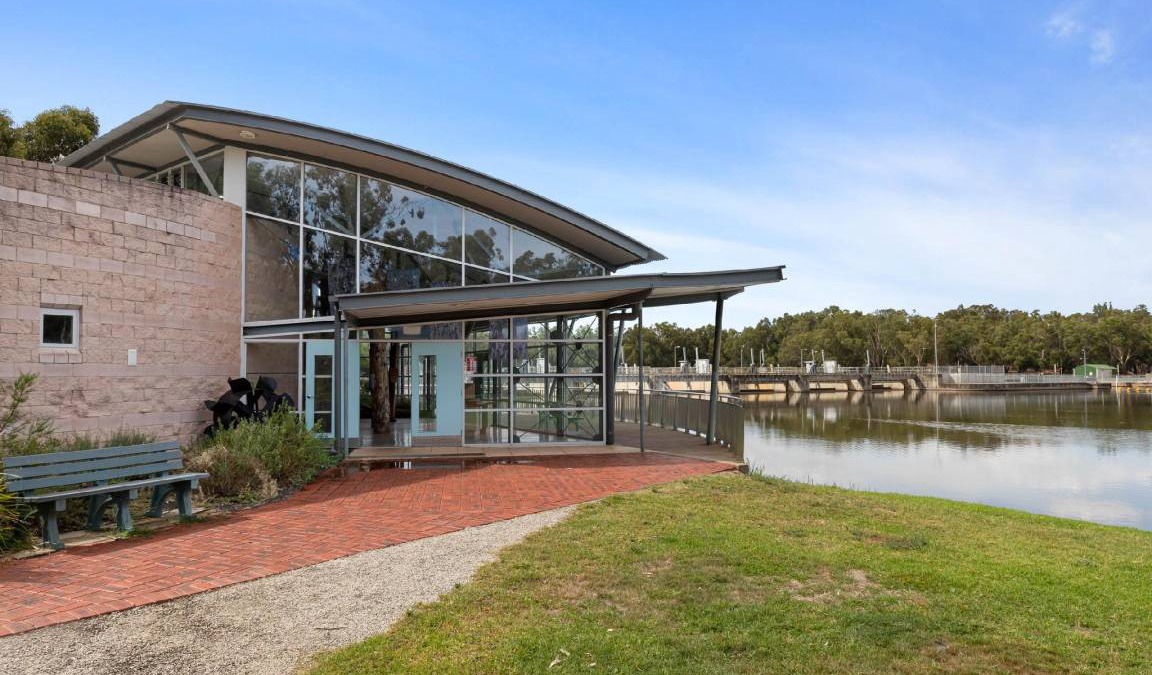 Torrumbarry Hotel | 250 m² Motel ∙ 4 bedrooms ∙ 9 guests