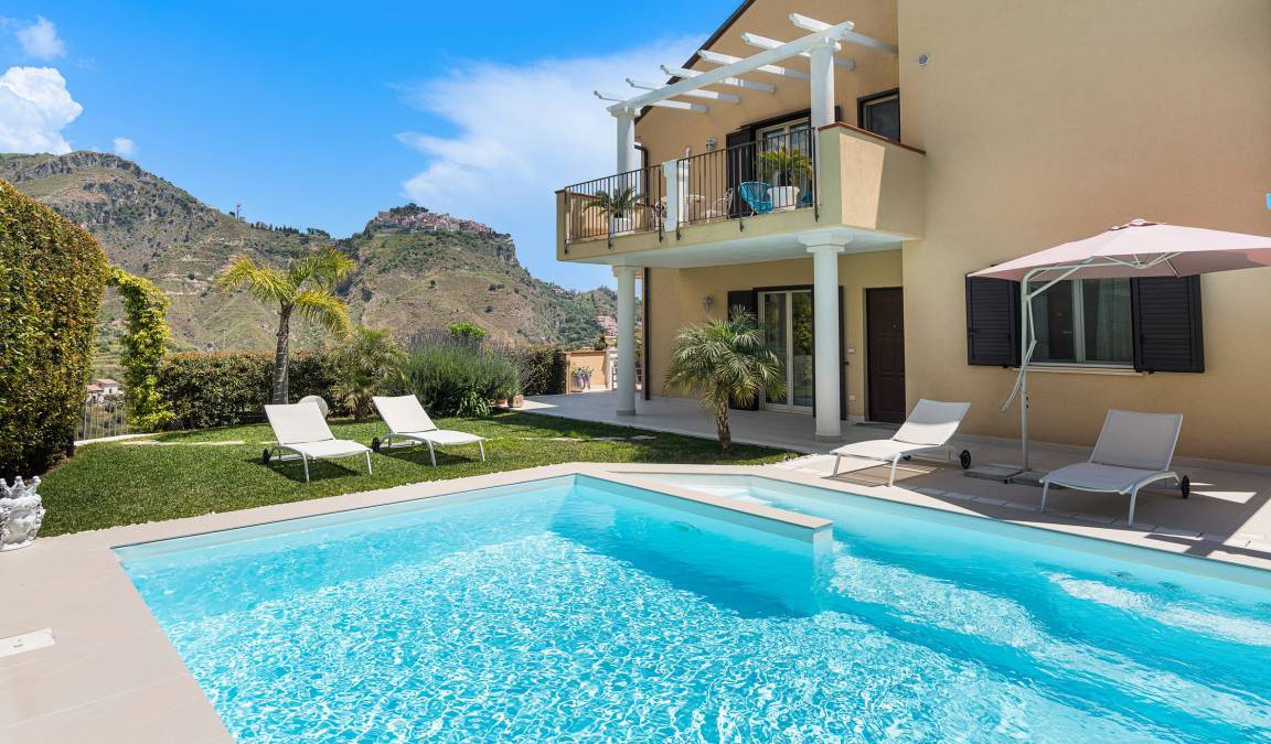 Taormina Villa | 250 m² Villa ∙ 4 bedrooms ∙ 9 guests