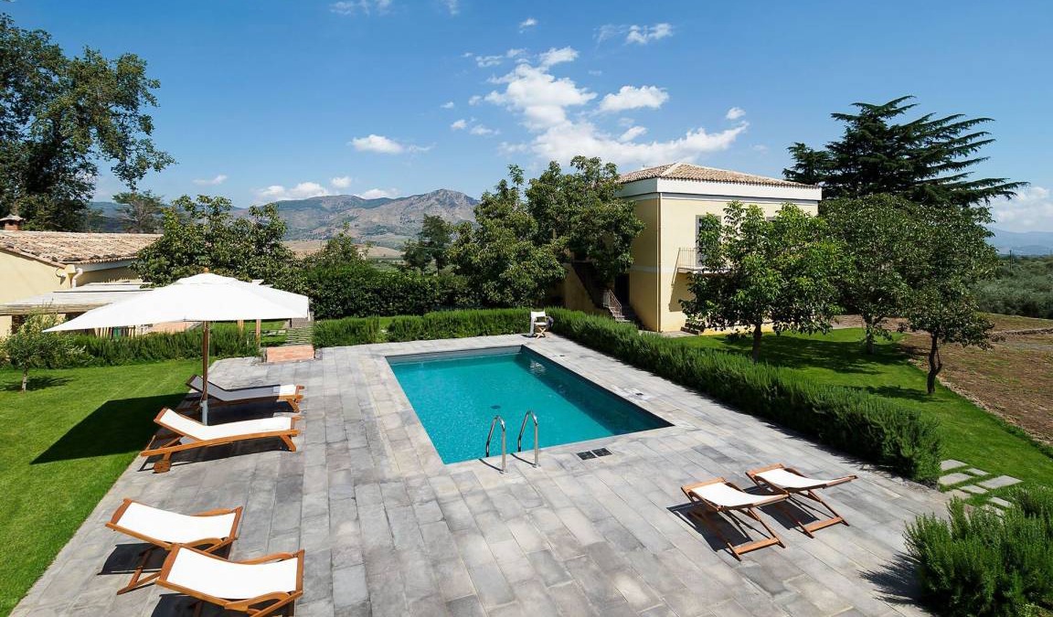 Rovittello Villa | 250 m² Villa ∙ 5 bedrooms ∙ 10 guests
