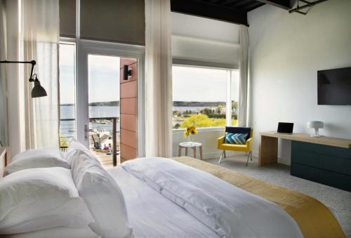 Rockland Hotel | 250 Main Hotel