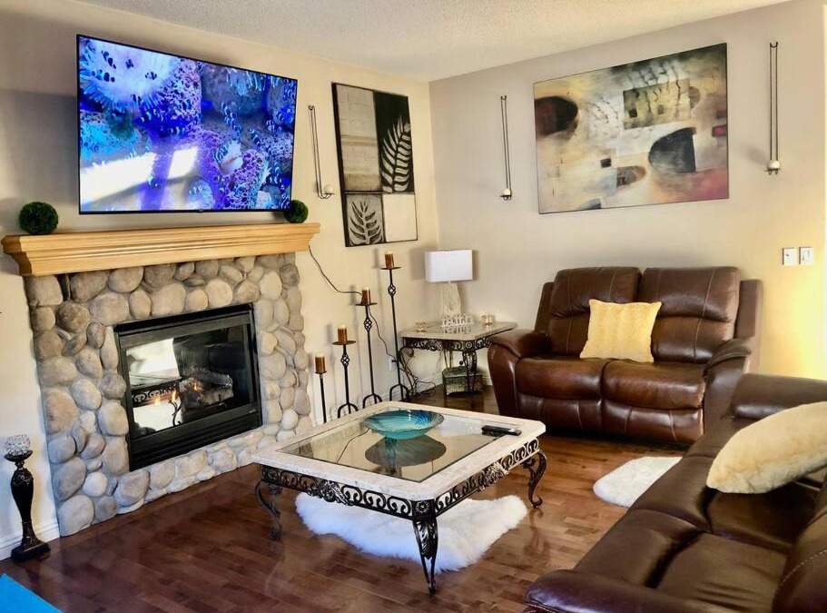 Springbank Hill Villa | 2500 sq house in Springbank Hill BL 261818