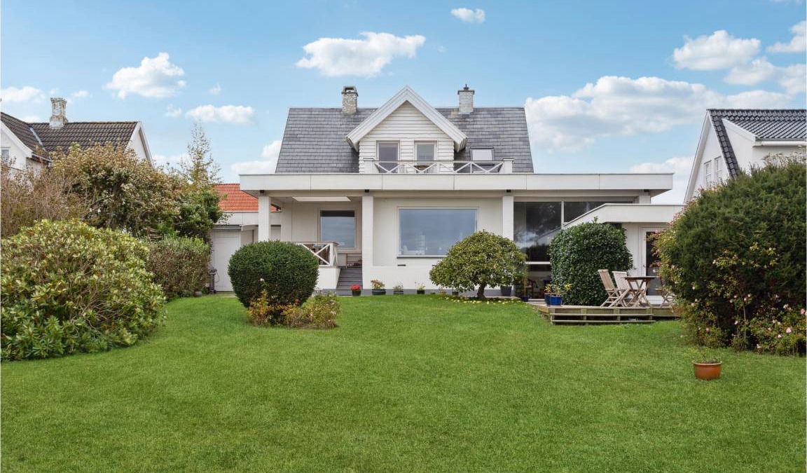 Espergaerde House | 253 m² House ∙ 4 bedrooms ∙ 7 guests