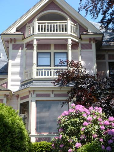 South End House | 254 South Union Street Guest House