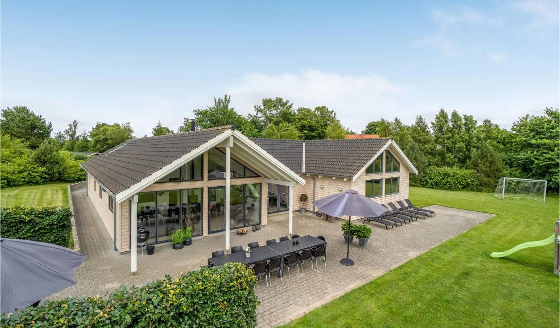 Holloselund House | 256 m² House ∙ 7 bedrooms ∙ 18 guests
