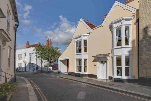 Heybridge House | 257 m² House ∙ 5 bedrooms ∙ 10 guests