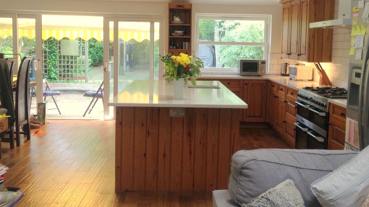 Berrylands House | 25Min to London Eye - 1300sqft Sunny 4BR Family Garden Home- SAFE & Vibrant Area