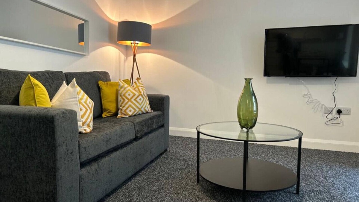 Kirkcaldy Apartment | 26 Linen Loft - 2 bed Apt