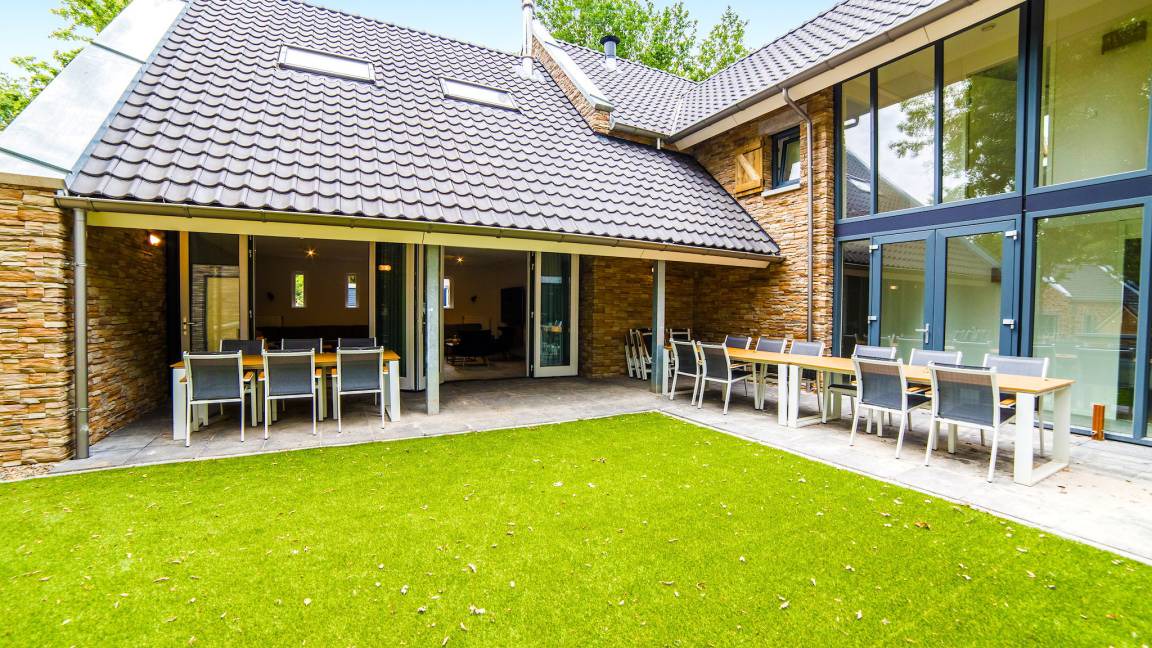 Maastricht House | 260 m² Bungalow ∙ 10 bedrooms ∙ 20 guests