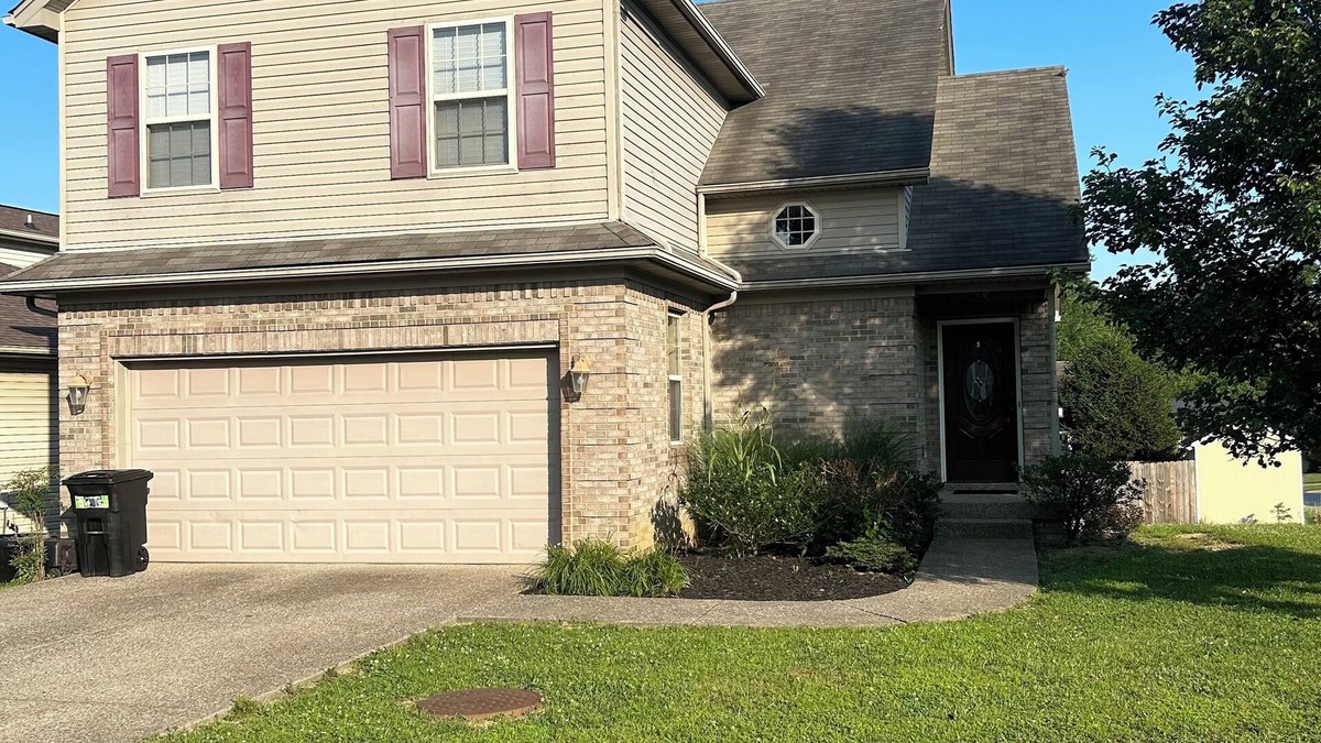 Jeffersonville - Clarksville House | 2600 SF home 15 Minutes from Downtown Louisville in New Albany. Full basement.