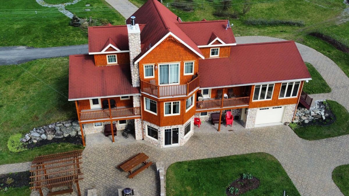 Lejeune Ski Chalet | 262, Rang du Lac, Lejeune - Villa au Bord du lac