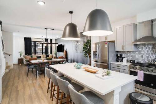 McFerrin Park House | 263 m² House ∙ 4 bedrooms ∙ 12 guests