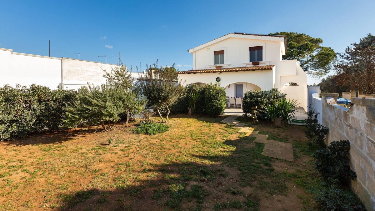 Specchiarica Villa | 2690 Villetta Lea by BarbarHouse