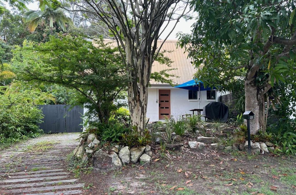 Rainbow Beach House | 27 Green Valley Drive - Rainbow Beach. Beach Chalet. Pets welcome