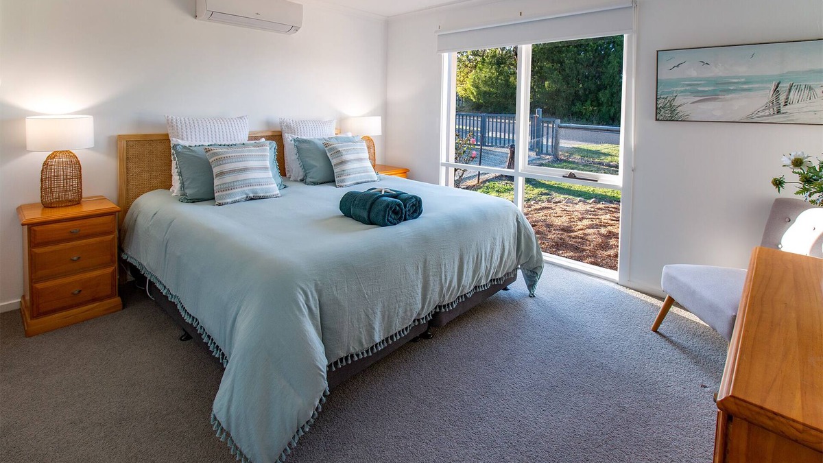 Mallacoota House | 27 Mirrabooka Road Pet Friendly