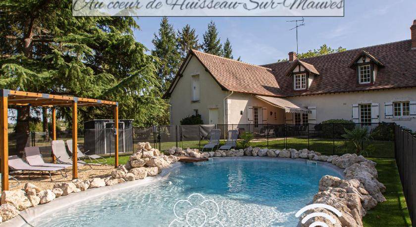 Huisseau-sur-Mauves House | 270 m² House ∙ 7 bedrooms ∙ 14 guests