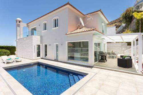 Las Cuevas House | 275 m² House ∙ 4 bedrooms ∙ 10 guests