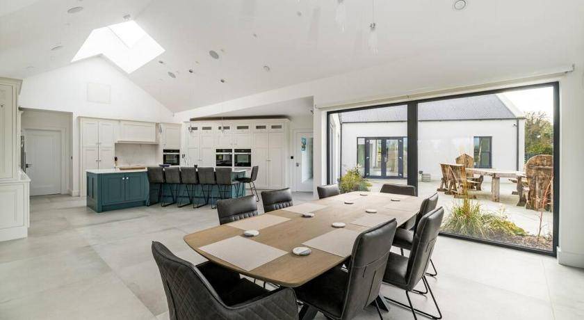 Portarlington Villa | 279 m² Villa ∙ 4 bedrooms ∙ 8 guests