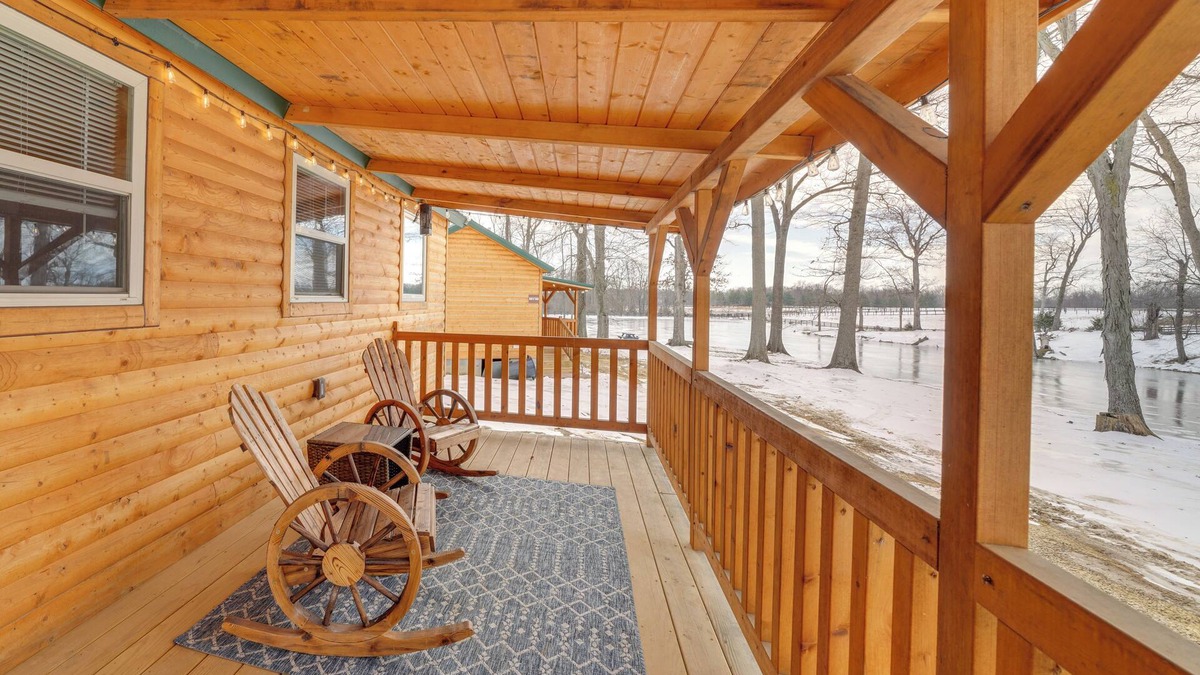 La Grange Cabin | 28 Mi to Downtown Louisville: Serene Farm Getaway